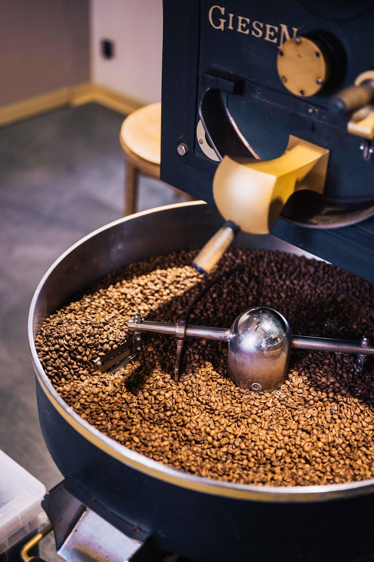 Coffee roaster with coffee beans inside, brand 'Gieser' visible